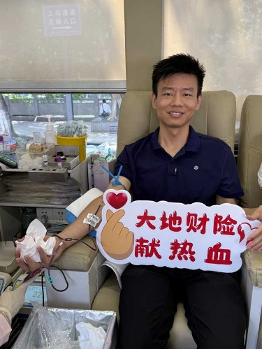 在廣東，公司積極參加?xùn)|莞保險業(yè)第九屆“保險傳大愛 熱血獻(xiàn)真情”愛心獻(xiàn)血活動，并在旗峰公園開展公益健步走活動，沿途向市民普及保險保障知識，傳播金融消費(fèi)者權(quán)益理念3